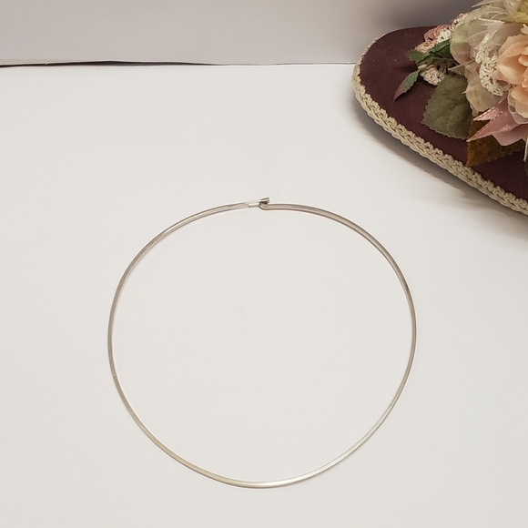 Minimalist Silvertone Thin Metal Choker - Picture 4 of 9